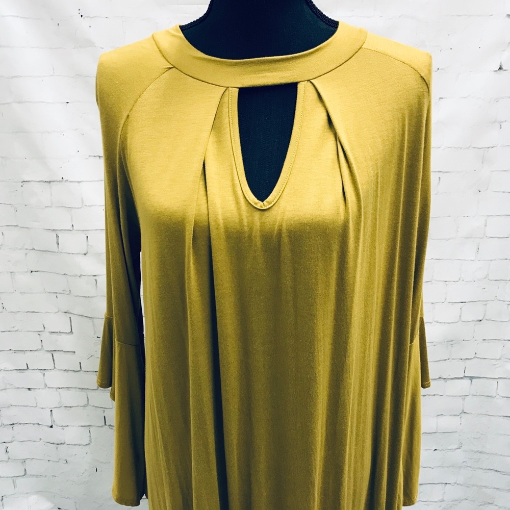 Green key hole top